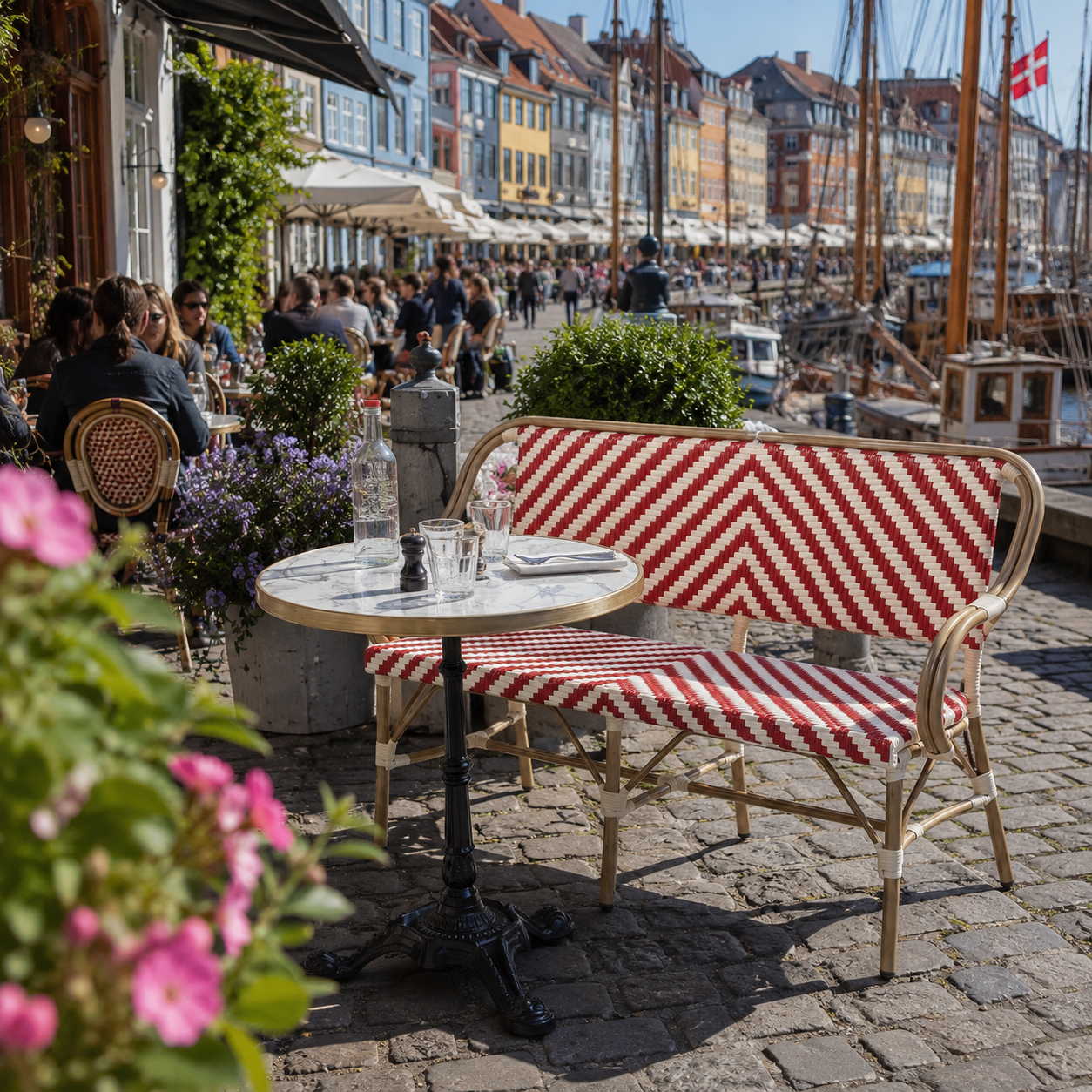 Cafépaket Paris med bänk röd-beige