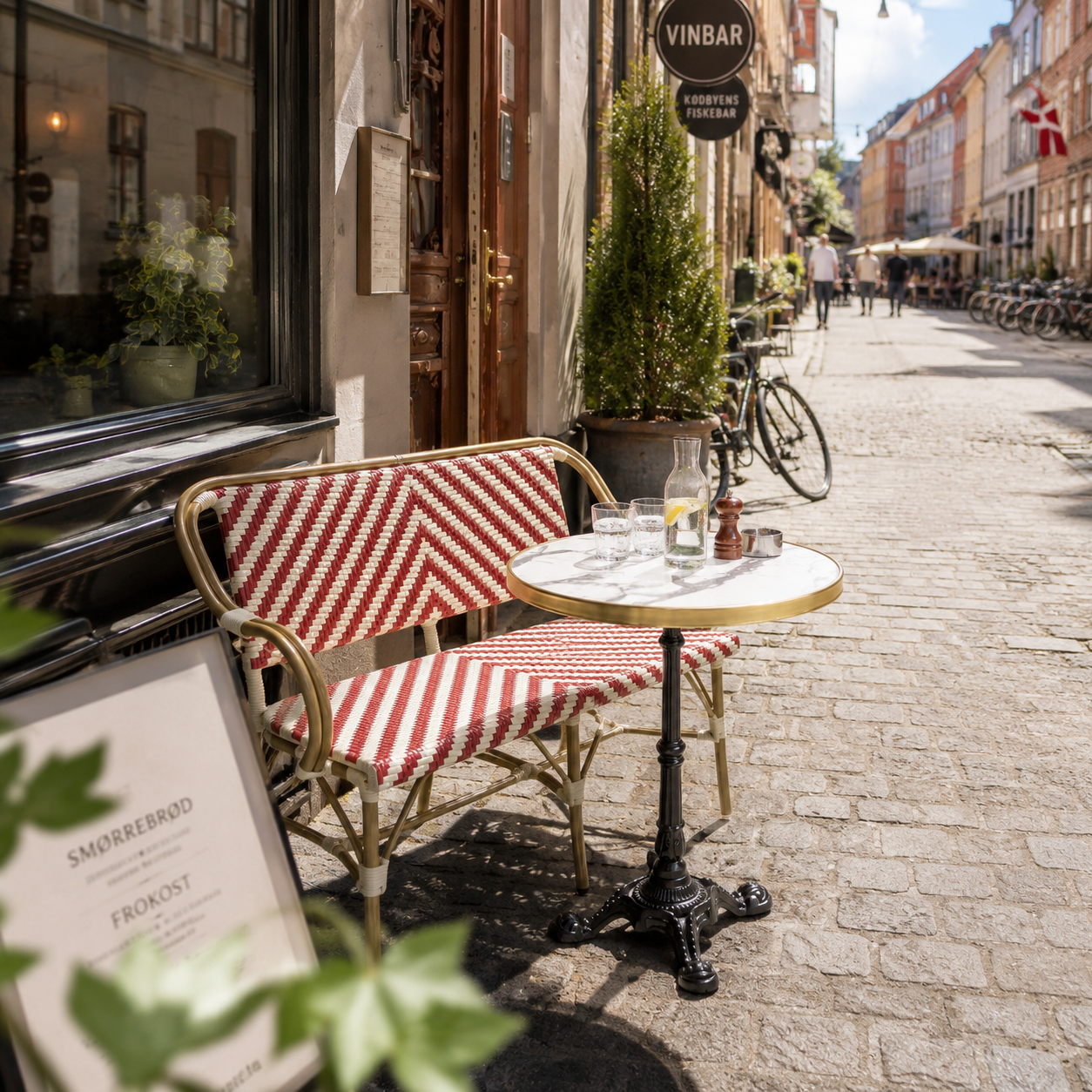 Cafépaket Paris med bänk röd-beige