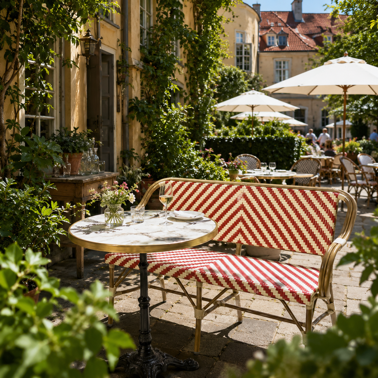 Cafépaket Paris med bänk röd-beige